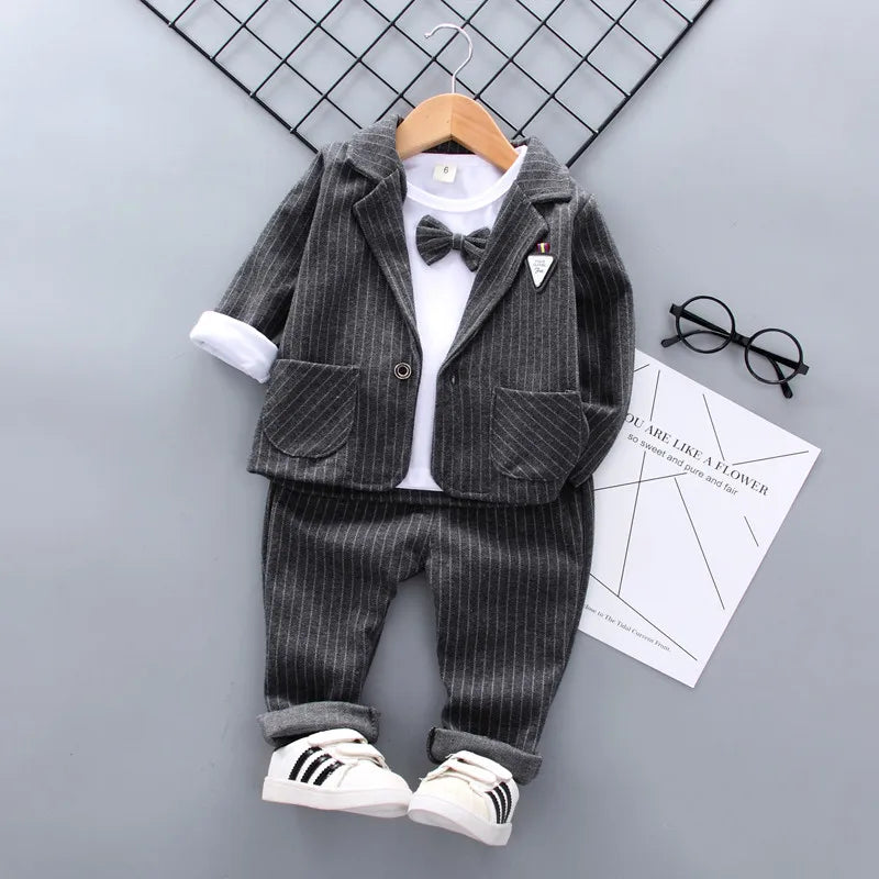 Actuel : Baby Clothes Sets Children Suits Autumn Kids Gentleman Style
Proposé :
“Ensemble 3 pièces élégant pour garçons – Costume enfant chic automne”