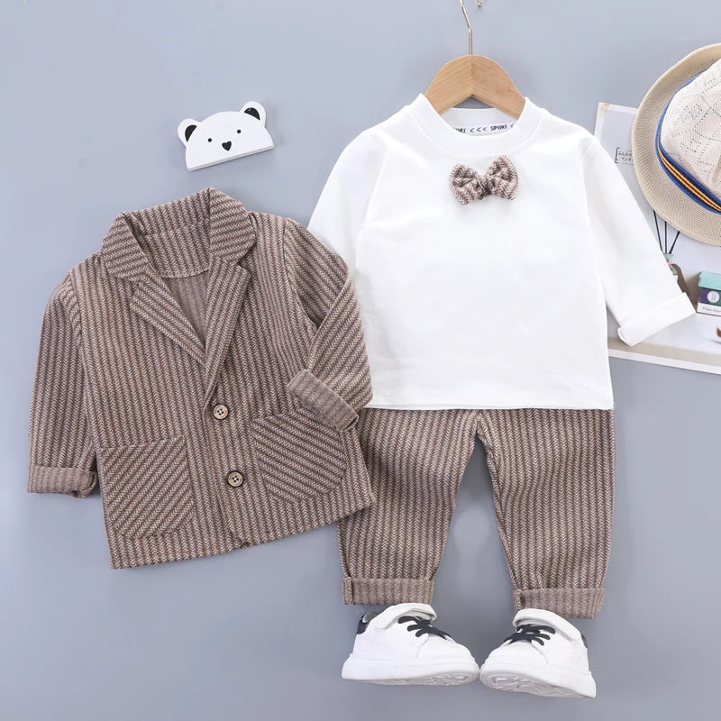 Actuel : Baby Clothes Sets Children Suits Autumn Kids Gentleman Style
Proposé :
“Ensemble 3 pièces élégant pour garçons – Costume enfant chic automne”