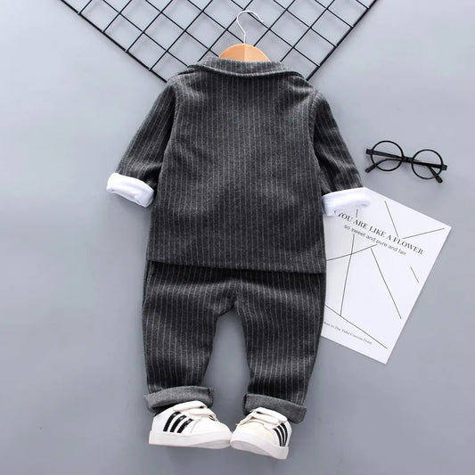 Actuel : Baby Clothes Sets Children Suits Autumn Kids Gentleman Style
Proposé :
“Ensemble 3 pièces élégant pour garçons – Costume enfant chic automne”